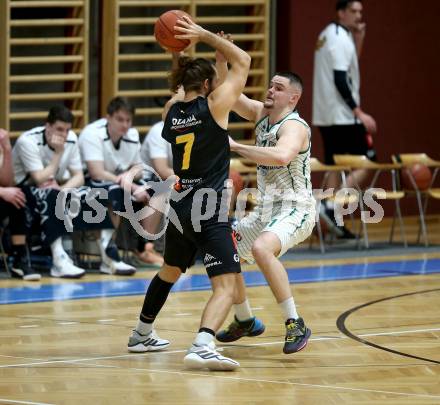 Basketball 2. Liga 2021/2022. Grunddurchgang 17. Runde.  KOS Celovec gegen  Guessing/Jennersdorf Blackbirds.  Grega Sajevic (KOS),  Florian Poecksteiner  (Blackbirds). Klagenfurt, am 27.2.2022.
Foto: Kuess
www.qspictures.net
---
pressefotos, pressefotografie, kuess, qs, qspictures, sport, bild, bilder, bilddatenbank