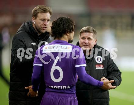 Fussball Bundesliga. SK Austria Klagenfurt gegen SV Guntamatic Ried.  Co-Trainer Martin Lassnig, Trainer Wolfgang Schellenberg, Maximilian Moreira Romero (Klagenfurt). Klagenfurt, am 27.2.2022.
Foto: Kuess
www.qspictures.net
---
pressefotos, pressefotografie, kuess, qs, qspictures, sport, bild, bilder, bilddatenbank
