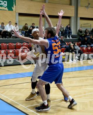 Basketball Zweite Liga 2021/2022. Grunddurchgang 18. Runde.  Woerthersee Piraten gegen 	BBU Salzburg.  Shawn Ray (Piraten),  Luka Milovac (Salzburg). Klagenfurt, am 5.3.2022. 
Foto: Kuess
www.qspictures.net

---
pressefotos, pressefotografie, kuess, qs, qspictures, sport, bild, bilder, bilddatenbank