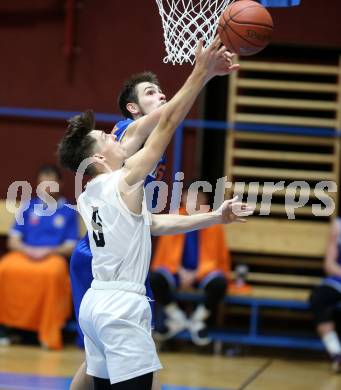 Basketball Zweite Liga 2021/2022. Grunddurchgang 18. Runde.  Woerthersee Piraten gegen 	BBU Salzburg. Felix Leindecker  (Piraten),  Raphael Miksch  (Salzburg). Klagenfurt, am 5.3.2022. 
Foto: Kuess
www.qspictures.net

---
pressefotos, pressefotografie, kuess, qs, qspictures, sport, bild, bilder, bilddatenbank
