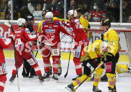 EBEL. Eishockey Bundesliga. KAC gegen	spusu Vienna Capitals. Torjubel Lukas Haudum, Nicholas Eric Petersen, Steven Strong (KAC). Klagenfurt, am 11.3.2022.
Foto: Kuess
www.qspictures.net

---
pressefotos, pressefotografie, kuess, qs, qspictures, sport, bild, bilder, bilddatenbank