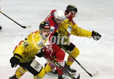 EBEL. Eishockey Bundesliga. KAC gegen	spusu Vienna Capitals. Lukas Haudum,  (KAC),  Nikolaus Hartl, Fabio Artner (Vienna Capitals). Klagenfurt, am 11.3.2022.
Foto: Kuess
www.qspictures.net

---
pressefotos, pressefotografie, kuess, qs, qspictures, sport, bild, bilder, bilddatenbank