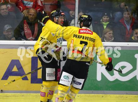 EBEL. Eishockey Bundesliga. KAC gegen	spusu Vienna Capitals. Torjubel Matt Bradley, Matthew Prapavessis  (Vienna Capitals). Klagenfurt, am 13.3.2022.
Foto: Kuess
www.qspictures.net

---
pressefotos, pressefotografie, kuess, qs, qspictures, sport, bild, bilder, bilddatenbank