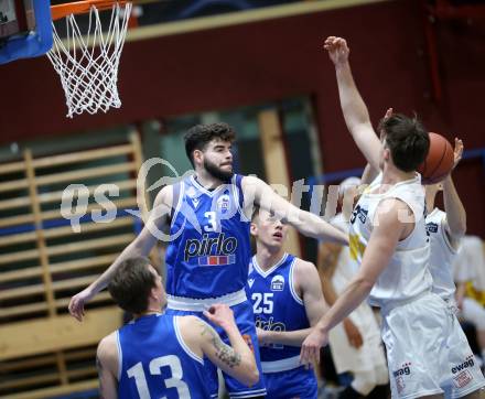 Basketball Zweite Liga 2021/2022. Grunddurchgang 16. Runde.  Woerthersee Piraten gegen Kufstein Towers.  Alexander Pirker (Piraten),  Andres Diaz  (Kufstein). Klagenfurt, am 20.3.2022. 
Foto: Kuess
www.qspictures.net

---
pressefotos, pressefotografie, kuess, qs, qspictures, sport, bild, bilder, bilddatenbank