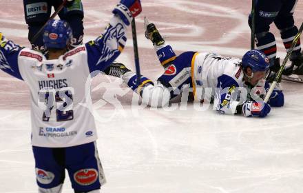 EBEL. Eishockey Bundesliga. VSV gegen Hydro Fehervar AV 19.  Torjubel Marco Richter, John Hughes (VSV). Villach, am 24.3.2022.
Foto: Kuess
www.qspictures.net
---
pressefotos, pressefotografie, kuess, qs, qspictures, sport, bild, bilder, bilddatenbank