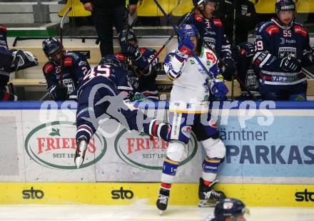 EBEL. Eishockey Bundesliga. VSV gegen Hydro Fehervar AV 19. Kevin Moderer,   (VSV), Jesper Dahlroth  (Hydro Fehervar). Villach, am 24.3.2022.
Foto: Kuess
www.qspictures.net
---
pressefotos, pressefotografie, kuess, qs, qspictures, sport, bild, bilder, bilddatenbank