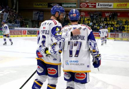 EBEL. Eishockey Bundesliga. VSV gegen Hydro Fehervar AV 19.  Rick Schofield, Scott Kosmachuk (VSV). Villach, am 1.4.2022.
Foto: Kuess
www.qspictures.net
---
pressefotos, pressefotografie, kuess, qs, qspictures, sport, bild, bilder, bilddatenbank