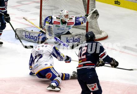 EBEL. Eishockey Bundesliga. VSV gegen Hydro Fehervar AV 19. Tomi Karhunen, Philipp Lindner,  (VSV), Braeden Shaw   (Hydro Fehervar). Villach, am 1.4.2022.
Foto: Kuess
www.qspictures.net
---
pressefotos, pressefotografie, kuess, qs, qspictures, sport, bild, bilder, bilddatenbank