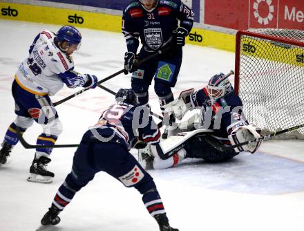EBEL. Eishockey Bundesliga. VSV gegen Hydro Fehervar AV 19.  Benjamin Lanzinger, (VSV), Rasmus Tirronen   (Hydro Fehervar). Villach, am 1.4.2022.
Foto: Kuess
www.qspictures.net
---
pressefotos, pressefotografie, kuess, qs, qspictures, sport, bild, bilder, bilddatenbank
