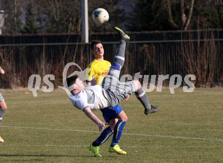 Fussball 2. Klasse B. SG KSK-Woerthersee/ATUS Poertschach gegen Afritz.  Nico Wedenig (KSK-Woerthersee/Poertschach), Andreas Orter  (Afritz). Krumpendorf, 26.3.2022.
Foto: Kuess

---
pressefotos, pressefotografie, kuess, qs, qspictures, sport, bild, bilder, bilddatenbank