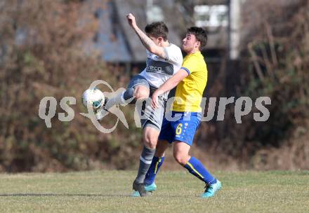 Fussball 2. Klasse B. SG KSK-Woerthersee/ATUS Poertschach gegen Afritz.  Fabian Krenn (KSK-Woerthersee/Poertschach),  Nico Kowatsch (Afritz). Krumpendorf, 26.3.2022.
Foto: Kuess

---
pressefotos, pressefotografie, kuess, qs, qspictures, sport, bild, bilder, bilddatenbank
