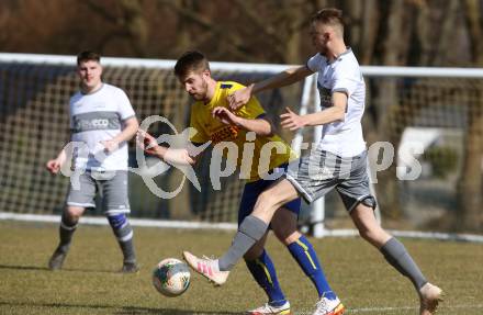 Fussball 2. Klasse B. SG KSK-Woerthersee/ATUS Poertschach gegen Afritz.  Ammar Kabaklija (KSK-Woerthersee/Poertschach), Mario Rene Valente  (Afritz). Krumpendorf, 26.3.2022.
Foto: Kuess

---
pressefotos, pressefotografie, kuess, qs, qspictures, sport, bild, bilder, bilddatenbank