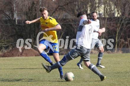 Fussball 2. Klasse B. SG KSK-Woerthersee/ATUS Poertschach gegen Afritz.  Nico Wedenig (KSK-Woerthersee/Poertschach), Sandro Pascal Moser  (Afritz). Krumpendorf, 26.3.2022.
Foto: Kuess

---
pressefotos, pressefotografie, kuess, qs, qspictures, sport, bild, bilder, bilddatenbank