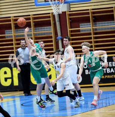 Basketball Zweite Liga 2021/2022. Playdown 1.  Woerthersee Piraten gegen Future Team Steiermark. Felix Leindecker  (Piraten), Maximilian Seher, Alan Derado  (Steiermark). Klagenfurt, am 3.4.2022.  
Foto: Kuess
www.qspictures.net

---
pressefotos, pressefotografie, kuess, qs, qspictures, sport, bild, bilder, bilddatenbank