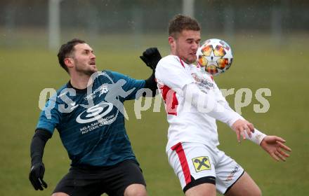 Fussball Kaerntner Liga. Kraig gegen Gmuend.  Mario Antunovic (Kraig),  Marcel Rudolf Schoenherr (Gmuend). Kraig, am 2.4.2022.
Foto: Kuess
---
pressefotos, pressefotografie, kuess, qs, qspictures, sport, bild, bilder, bilddatenbank