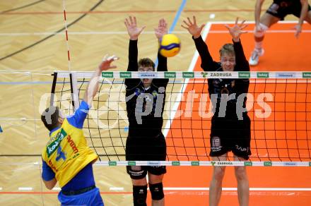 Volleyball. Austrian Volley League Men. SK Zadruga Aich/Dob gegen VCA Amstetten NOE.  Marek Gergely (Aich), Alexander Spring, Jordan Deshane  (Amstetten). Bleiburg, 2.4.2022.
Foto: Kuess
www.qspictures.net
---
pressefotos, pressefotografie, kuess, qs, qspictures, sport, bild, bilder, bilddatenbank