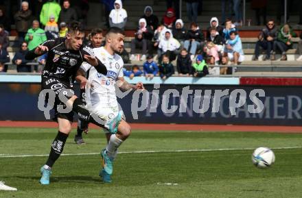 Fussball Bundesliga. Meistergruppe. WAC gegen SK Puntigamer Sturm Graz.  Dario Vizinger,  (WAC), Jusuf Gazibegovic   (Graz). Wolfsberg, am 3.4.2022.
Foto: Kuess
www.qspictures.net
---
pressefotos, pressefotografie, kuess, qs, qspictures, sport, bild, bilder, bilddatenbank