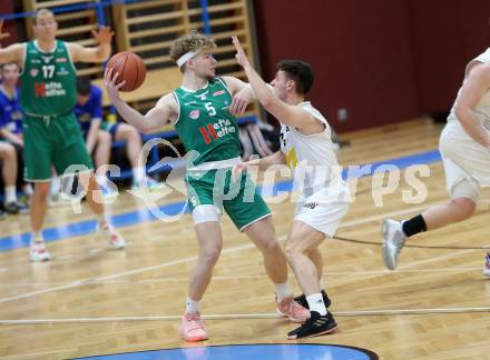 Basketball Zweite Liga 2021/2022. Playdown 1.  Woerthersee Piraten gegen Future Team Steiermark.  Jure Bavdek (Piraten),  Alan Derado  (Steiermark). Klagenfurt, am 3.4.2022.   
Foto: Kuess
www.qspictures.net

---
pressefotos, pressefotografie, kuess, qs, qspictures, sport, bild, bilder, bilddatenbank