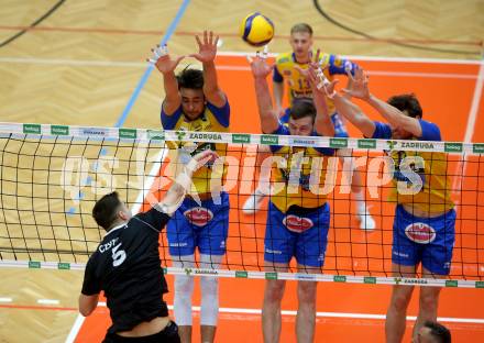 Volleyball. Austrian Volley League Men. SK Zadruga Aich/Dob gegen VCA Amstetten NOE. Xander Ketrzynski, Michal Hruska, Marino Marelic,  (Aich),   Jakub Czyzowski  (Amstetten). Bleiburg, 2.4.2022.
Foto: Kuess
www.qspictures.net
---
pressefotos, pressefotografie, kuess, qs, qspictures, sport, bild, bilder, bilddatenbank