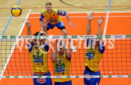 Volleyball. Austrian Volley League Men. SK Zadruga Aich/Dob gegen VCA Amstetten NOE.  Xander Ketrzynski, Marino Marelic, Marek Gergely (Aich). Bleiburg, 2.4.2022.
Foto: Kuess
www.qspictures.net
---
pressefotos, pressefotografie, kuess, qs, qspictures, sport, bild, bilder, bilddatenbank