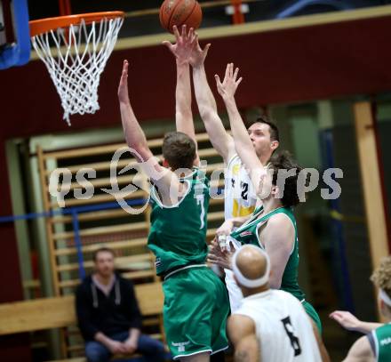 Basketball Zweite Liga 2021/2022. Playdown 1.  Woerthersee Piraten gegen Future Team Steiermark. Jan-Arne Apschner  (Piraten), Miro Zapf , Milan Dokmanovic (Steiermark). Klagenfurt, am 3.4.2022. 
Foto: Kuess
www.qspictures.net

---
pressefotos, pressefotografie, kuess, qs, qspictures, sport, bild, bilder, bilddatenbank
