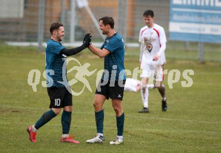 Fussball Kaerntner Liga. Kraig gegen Gmuend.  Torjubel Mario Antunovic, Sebastian Hertelt,  (Kraig). Kraig, am 2.4.2022.
Foto: Kuess
---
pressefotos, pressefotografie, kuess, qs, qspictures, sport, bild, bilder, bilddatenbank