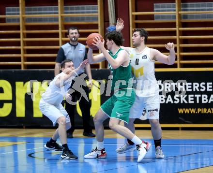 Basketball Zweite Liga 2021/2022. Playdown 1.  Woerthersee Piraten gegen Future Team Steiermark. Jan-Arne Apschner,  Andreas Nuck (Piraten), Milan Dokmanovic  (Steiermark). Klagenfurt, am 3.4.2022. 
Foto: Kuess
www.qspictures.net

---
pressefotos, pressefotografie, kuess, qs, qspictures, sport, bild, bilder, bilddatenbank