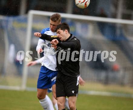 Fussball Regionalliga. Treibach gegen Spittal.  Raffael Mario Kaefer (Treibach),  Sanjin Vrebac (Spittal). Treibach, 2.4.2022.
Foto: Kuess
---
pressefotos, pressefotografie, kuess, qs, qspictures, sport, bild, bilder, bilddatenbank