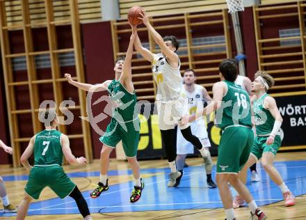 Basketball Zweite Liga 2021/2022. Playdown 1.  Woerthersee Piraten gegen Future Team Steiermark. Felix Leindecker  (Piraten), Maximilian Seher  (Steiermark). Klagenfurt, am 3.4.2022.  
Foto: Kuess
www.qspictures.net

---
pressefotos, pressefotografie, kuess, qs, qspictures, sport, bild, bilder, bilddatenbank