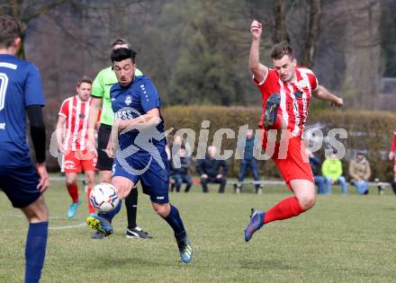 Fussball. 1. Klasse B. Rothenthurn gegen Velden.  Lucas Ott (Rothenthurn),   Michael Schneider (Velden).  Rothenthurn, 3.4.2022.
Foto: Kuess
---
pressefotos, pressefotografie, kuess, qs, qspictures, sport, bild, bilder, bilddatenbank