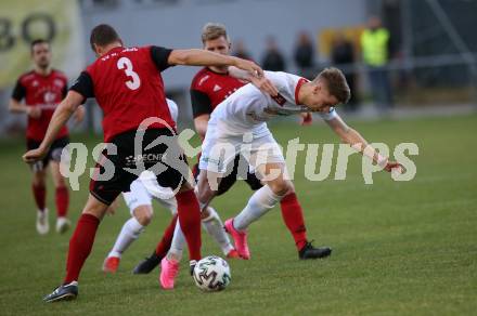 Fussball Karntner Liga. St. Jakob gegen Maria Saal.  Thomas Pirker  (St. Jakob), Jon Benkovic  (Maria Saal). St. Jakob im Rosental, am 8.4.2022.
Foto: Kuess
---
pressefotos, pressefotografie, kuess, qs, qspictures, sport, bild, bilder, bilddatenbank