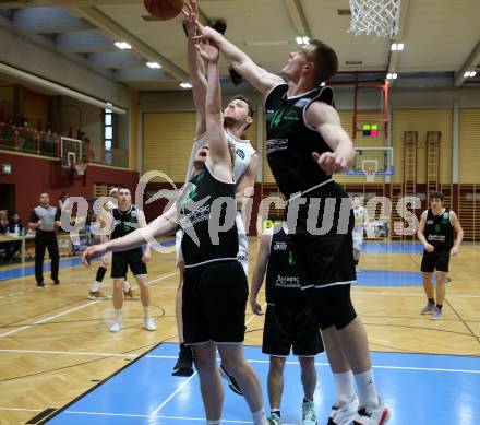 Basketball Zweite Liga 2021/2022. Playdown 2.  Woerthersee Piraten gegen Deutsch Wagram Alligators. Jan-Arne Apschner  (Piraten), Marius Witzmann , Branislav Balvan (Deutsch Wagram Alligators). Klagenfurt, am 9.4.2022. 
Foto: Kuess
www.qspictures.net

---
pressefotos, pressefotografie, kuess, qs, qspictures, sport, bild, bilder, bilddatenbank