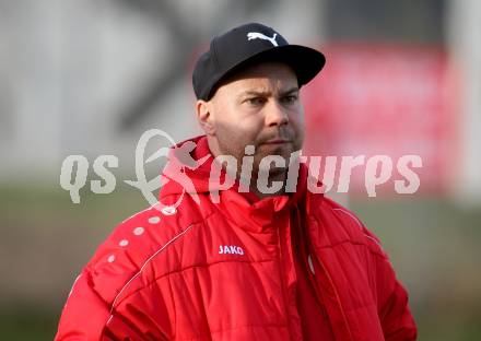 Fussball Karntner Liga. St. Jakob gegen Maria Saal.   Trainer Hannes Lassnig (Maria Saal). St. Jakob im Rosental, am 8.4.2022.
Foto: Kuess
---
pressefotos, pressefotografie, kuess, qs, qspictures, sport, bild, bilder, bilddatenbank