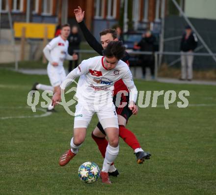 Fussball Karntner Liga. St. Jakob gegen Maria Saal.  Thomas Ogradnig  (St. Jakob),  Marco Paul Pirker (Maria Saal). St. Jakob im Rosental, am 8.4.2022.
Foto: Kuess
---
pressefotos, pressefotografie, kuess, qs, qspictures, sport, bild, bilder, bilddatenbank