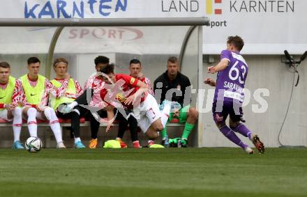 Fussball Bundesliga. SK Austria Klagenfurt gegen Red Bull Salzburg.   Ivan Saravanja, (Klagenfurt),  Nicolas Capaldo (Salzburg). Klagenfurt, am 10.4.2022.
Foto: Kuess
---
pressefotos, pressefotografie, kuess, qs, qspictures, sport, bild, bilder, bilddatenbank