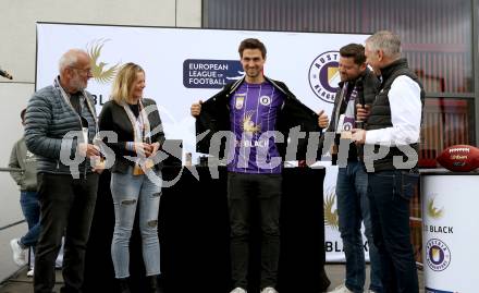 Fussball Bundesliga. SK Austria Klagenfurt gegen Red Bull Salzburg. Buehnen Party, Praesentation Hauptsponsor.  Guenter Thiel, Thorsten Mahrer, Zeljko Karajica, Harald Gaertner . Klagenfurt, am 10.4.2022.
Foto: Kuess
---
pressefotos, pressefotografie, kuess, qs, qspictures, sport, bild, bilder, bilddatenbank