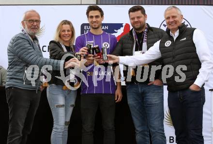 Fussball Bundesliga. SK Austria Klagenfurt gegen Red Bull Salzburg. Buehnen Party, Praesentation Hauptsponsor.   Guenter Thiel, Thorsten Mahrer, Zeljko Karajica, Harald Gaertner. Klagenfurt, am 10.4.2022.
Foto: Kuess
---
pressefotos, pressefotografie, kuess, qs, qspictures, sport, bild, bilder, bilddatenbank