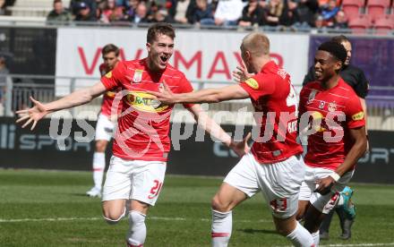 Fussball Bundesliga. SK Austria Klagenfurt gegen Red Bull Salzburg.   Torjubel Luka Sucic, Rasmus Nissen Kristensen, Junior Adamu (Salzburg). Klagenfurt, am 10.4.2022.
Foto: Kuess
---
pressefotos, pressefotografie, kuess, qs, qspictures, sport, bild, bilder, bilddatenbank