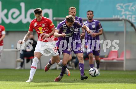 Fussball Bundesliga. SK Austria Klagenfurt gegen Red Bull Salzburg.   Ivan Saravanja,  (Klagenfurt),  Benjamin Sesko (Salzburg). Klagenfurt, am 10.4.2022.
Foto: Kuess
---
pressefotos, pressefotografie, kuess, qs, qspictures, sport, bild, bilder, bilddatenbank