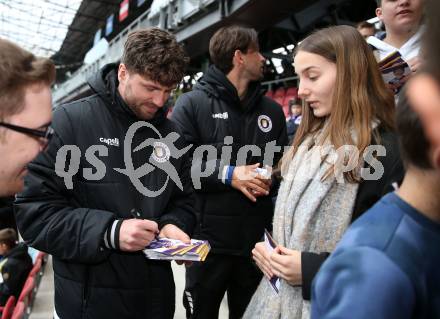 Fussball Bundesliga. SK Austria Klagenfurt gegen Red Bull Salzburg. Buehnen Party, Praesentation Hauptsponsor.   Patrick Hasenhuettl,. Klagenfurt, am 10.4.2022.
Foto: Kuess
---
pressefotos, pressefotografie, kuess, qs, qspictures, sport, bild, bilder, bilddatenbank