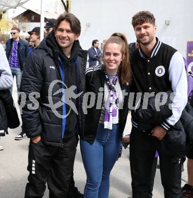 Fussball Bundesliga. SK Austria Klagenfurt gegen Red Bull Salzburg. Buehnen Party, Praesentation Hauptsponsor.  Julian von Haacke , Patrick Hasenhuettl, Fan. Klagenfurt, am 10.4.2022.
Foto: Kuess
---
pressefotos, pressefotografie, kuess, qs, qspictures, sport, bild, bilder, bilddatenbank