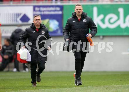 Fussball Bundesliga. SK Austria Klagenfurt gegen Red Bull Salzburg.   Harald Wagner (Physiotherapeut), Matej Vidovic (Masseur) (Klagenfurt). Klagenfurt, am 10.4.2022.
Foto: Kuess
---
pressefotos, pressefotografie, kuess, qs, qspictures, sport, bild, bilder, bilddatenbank