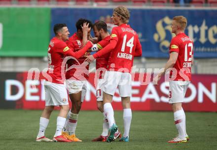 Fussball Bundesliga. SK Austria Klagenfurt gegen Red Bull Salzburg.   Torjubel Zlatko Junuzovic, Karim Adeyemi, Andreas Ulmer, Maurits Kjaergaard  (Salzburg). Klagenfurt, am 10.4.2022.
Foto: Kuess
---
pressefotos, pressefotografie, kuess, qs, qspictures, sport, bild, bilder, bilddatenbank