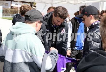 Fussball Bundesliga. SK Austria Klagenfurt gegen Red Bull Salzburg. Buehnen Party, Praesentation Hauptsponsor.   Thorsten Mahrer. Klagenfurt, am 10.4.2022.
Foto: Kuess
---
pressefotos, pressefotografie, kuess, qs, qspictures, sport, bild, bilder, bilddatenbank