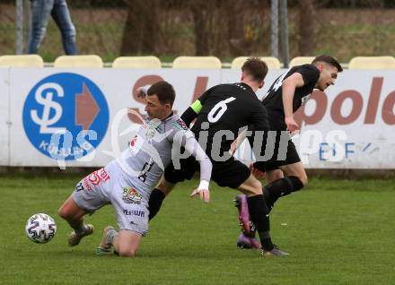 Fussball Regionalliga. WAC Amateure gegen Sturm Graz II. Joshua Janos Gregor Steiger  (WAC Amateure),  Daniel Lukas Saurer (Sturm Graz). St. Andrae, am 9.4.2022.
Foto: Kuess
---
pressefotos, pressefotografie, kuess, qs, qspictures, sport, bild, bilder, bilddatenbank