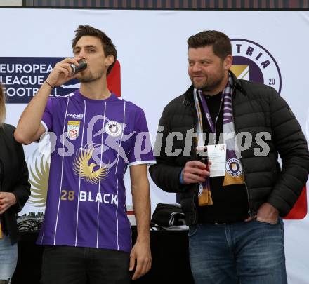 Fussball Bundesliga. SK Austria Klagenfurt gegen Red Bull Salzburg. Buehnen Party, Praesentation Hauptsponsor.   Thorsten Mahrer, Tomislav Karajica. Klagenfurt, am 10.4.2022.
Foto: Kuess
---
pressefotos, pressefotografie, kuess, qs, qspictures, sport, bild, bilder, bilddatenbank