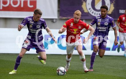 Fussball Bundesliga. SK Austria Klagenfurt gegen Red Bull Salzburg.   Tim Maciejewski, Michael Blauensteiner,  (Klagenfurt),  Nicolas Seiwald (Salzburg). Klagenfurt, am 10.4.2022.
Foto: Kuess
---
pressefotos, pressefotografie, kuess, qs, qspictures, sport, bild, bilder, bilddatenbank