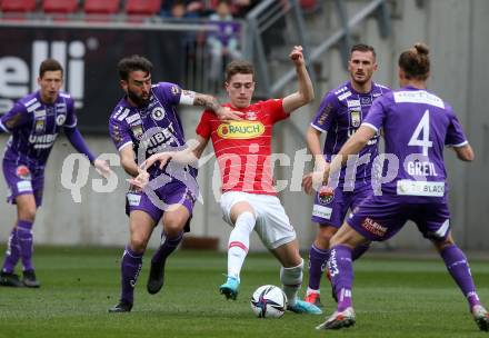 Fussball Bundesliga. SK Austria Klagenfurt gegen Red Bull Salzburg.   Kosmas Gkezos,  (Klagenfurt), Luka Sucic  (Salzburg). Klagenfurt, am 10.4.2022.
Foto: Kuess
---
pressefotos, pressefotografie, kuess, qs, qspictures, sport, bild, bilder, bilddatenbank