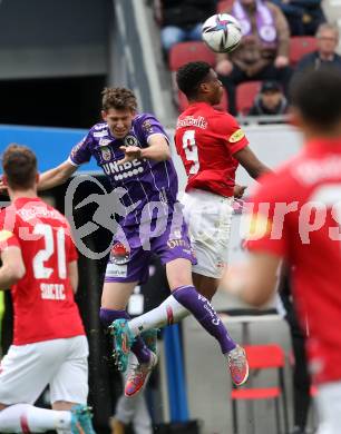 Fussball Bundesliga. SK Austria Klagenfurt gegen Red Bull Salzburg.   Ivan Saravanja,  (Klagenfurt), Junior Adamu  (Salzburg). Klagenfurt, am 10.4.2022.
Foto: Kuess
---
pressefotos, pressefotografie, kuess, qs, qspictures, sport, bild, bilder, bilddatenbank