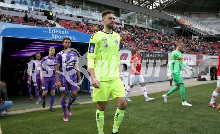 Fussball Bundesliga. SK Austria Klagenfurt gegen Red Bull Salzburg.   Phillip Menzel, Michael Blauensteiner (Klagenfurt). Klagenfurt, am 10.4.2022.
Foto: Kuess
---
pressefotos, pressefotografie, kuess, qs, qspictures, sport, bild, bilder, bilddatenbank